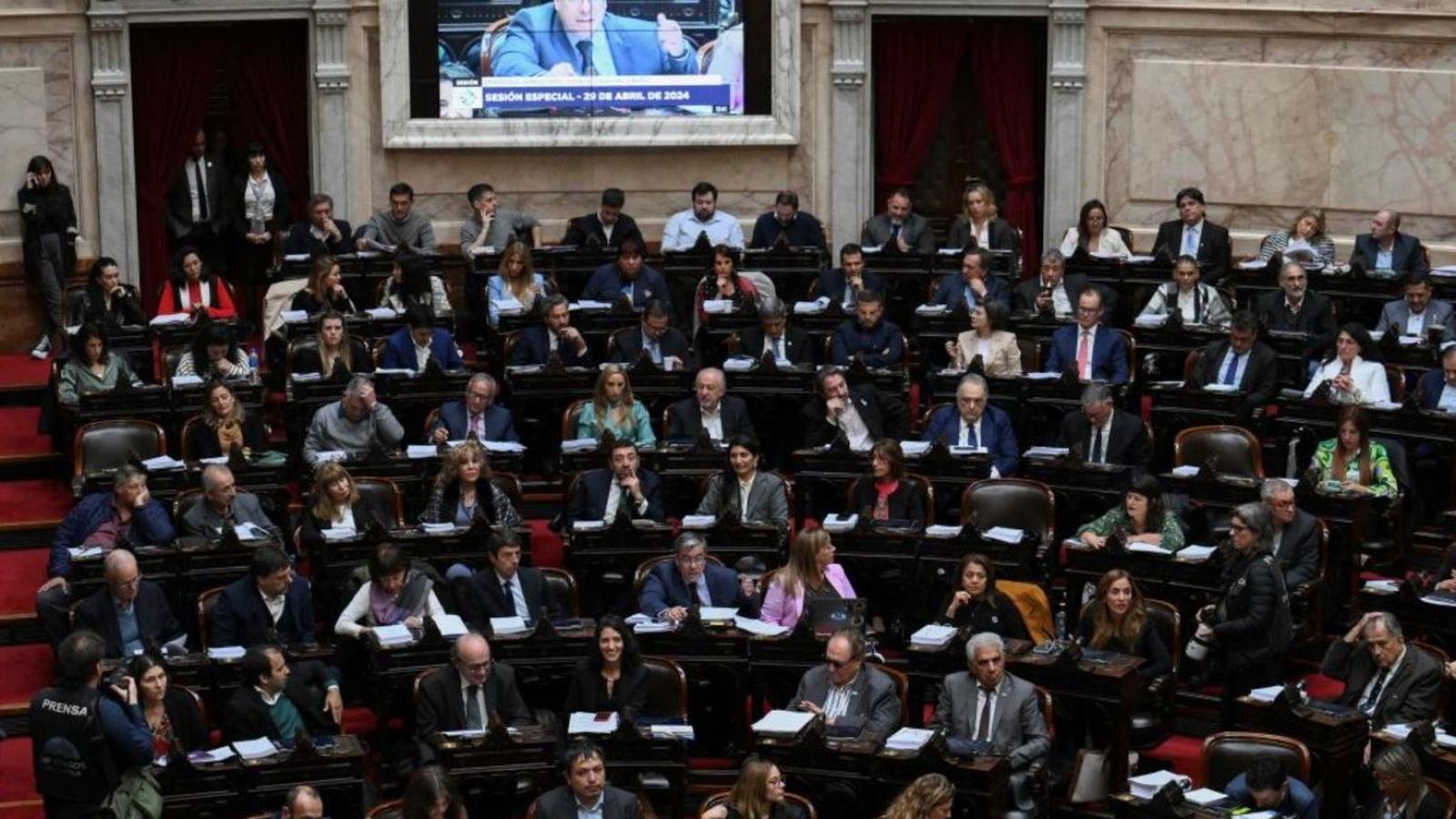En una sesión maratónica, la Cámara de Diputados aprobó el aumento a jubilados