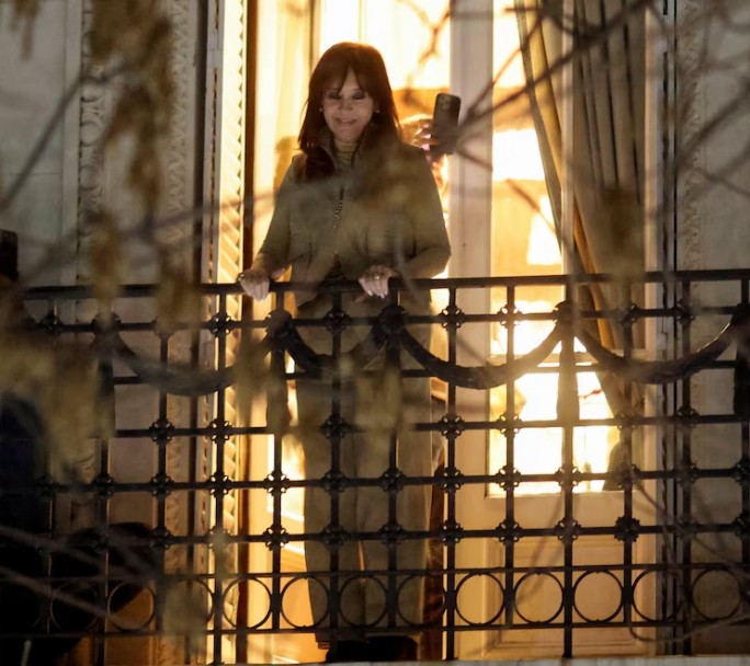 Cristina Kirchner pide prisión domiciliaria sin tobillera: Seguridad, intento de homicidio y edad, los argumentos de la defensa