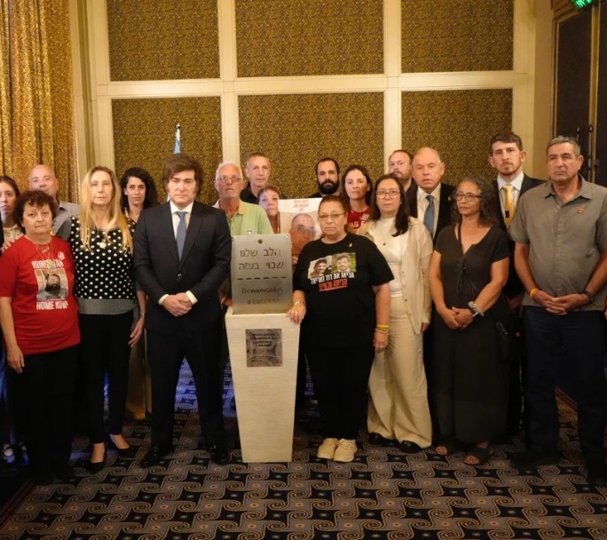 Milei se reúne con familiares de rehenes en Israel y promete apoyo "incondicional" en la lucha contra el terrorismo