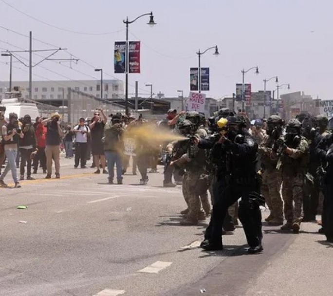 Los Ángeles decreta toque de queda en el centro urbano ante disturbios y saqueos