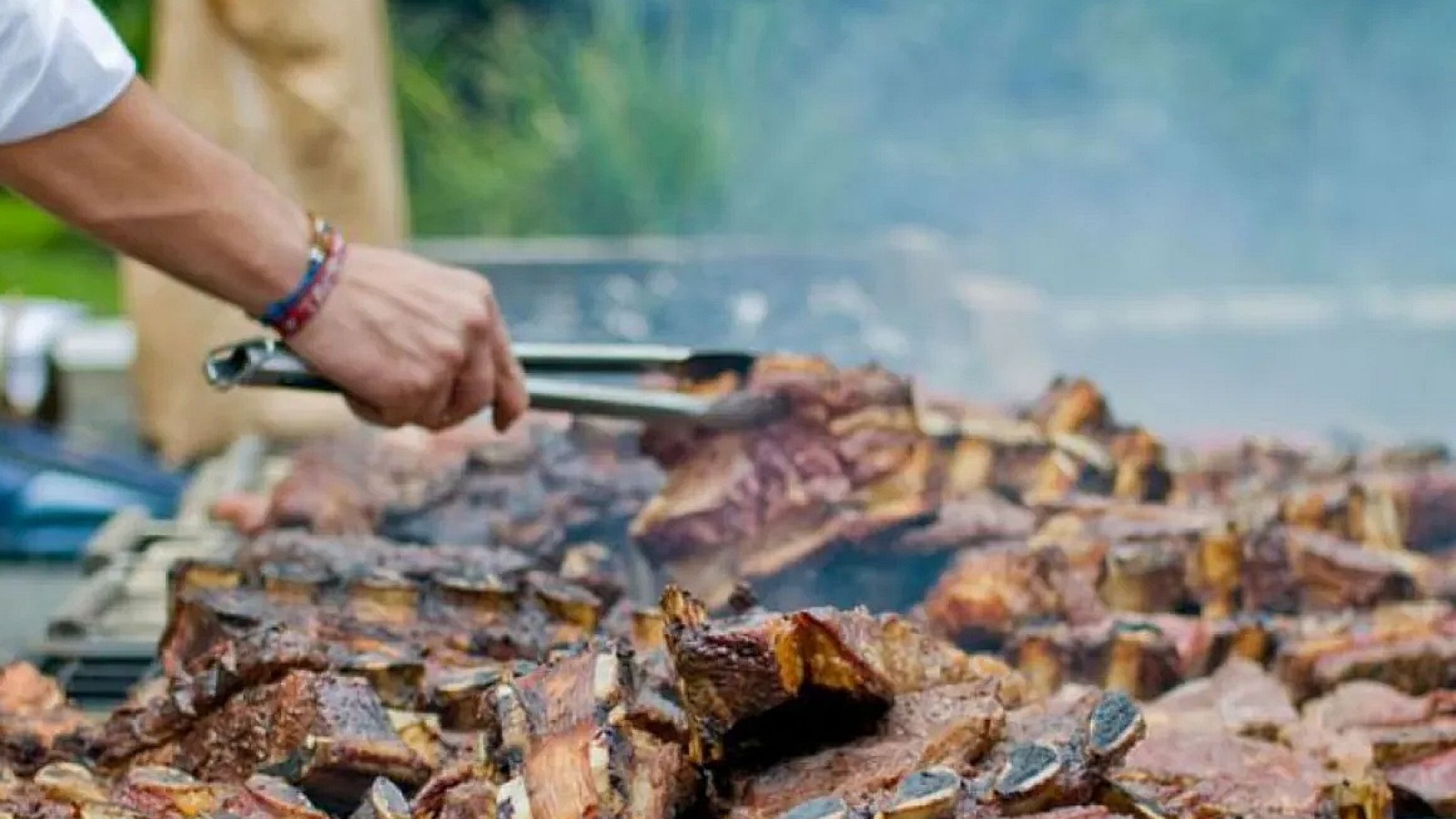 Día del Padre: cuánto cuesta un menú de asado libre en una parrilla a 1 hora de CABA