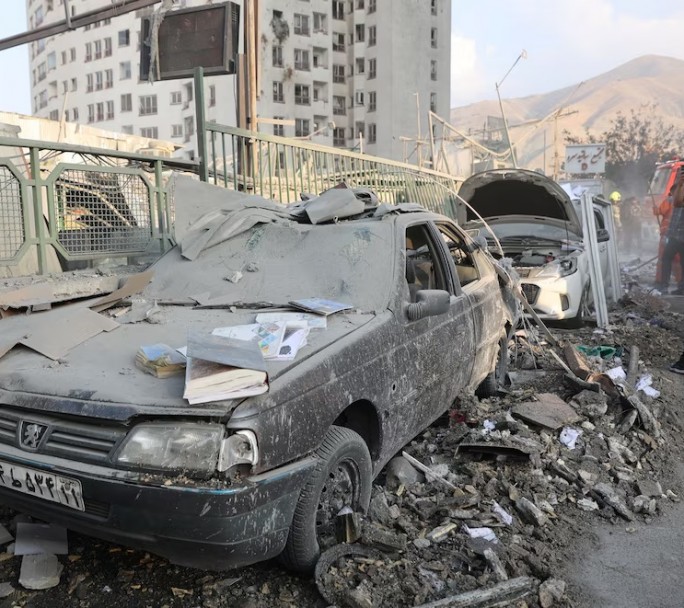 Israel ataca Irán, profundizando el conflicto en una región ya devastada