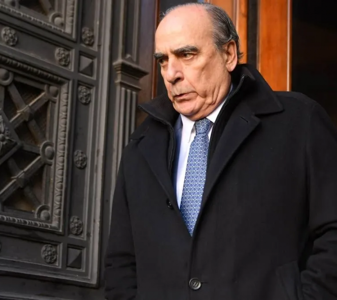 Para el gobierno seria lo más lógico que a Cristina la notifiquen en su departamento