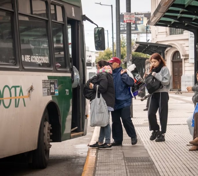 Aumento en el transporte: Los colectivos del AMBA suben 7% y se ajusta el boleto mínimo
