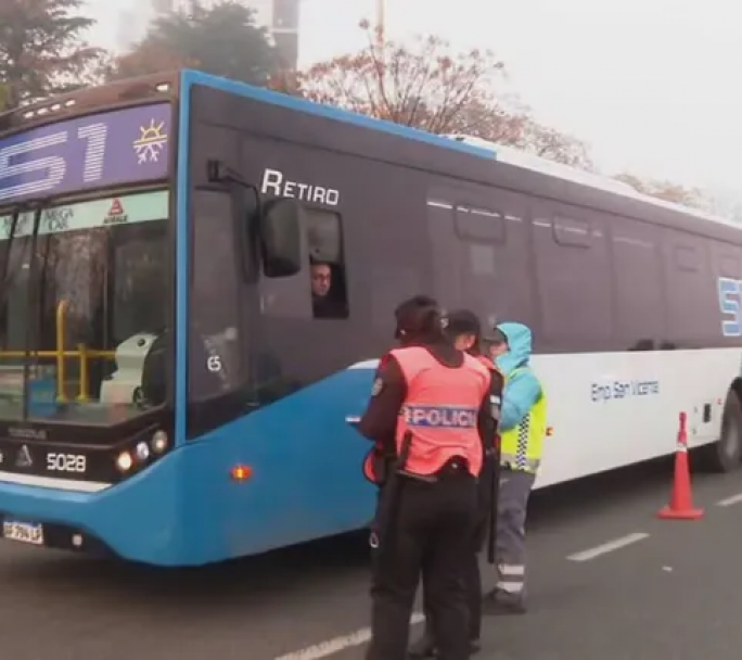 Operativos de seguridad en los accesos a Buenos Aires de los ómnibus que van al acto