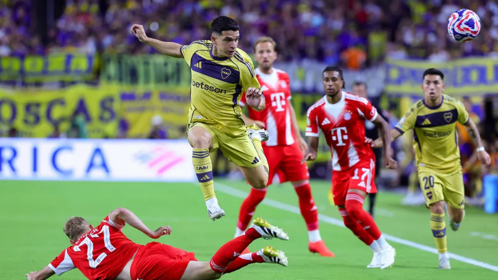 Apesar de jugar un gran partido, Boca cayó ante el Bayern y se complica en el mundial