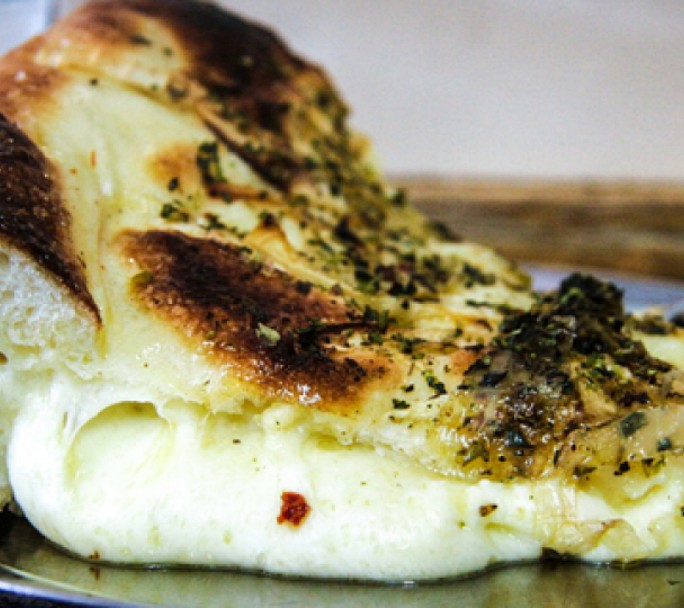 La fugazzeta más famosa es de Villa Ortúzar y lleva 1.2 kg de muzzarella