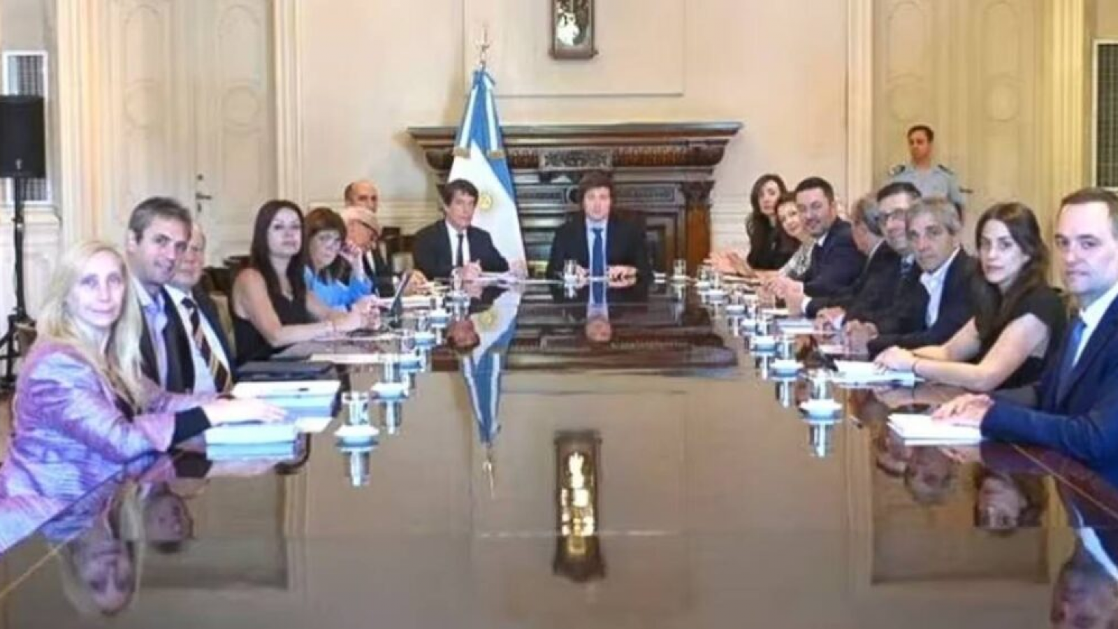 Con preocupación por el fallo contra YPF, Milei reunió al Gabinete Nacional