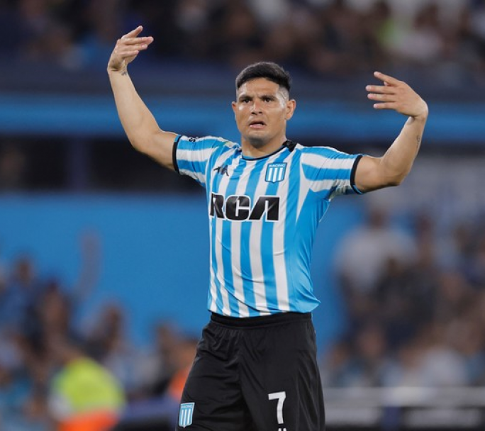 Finalmente, Maxi Salas abandonó la concentración de Racing y firma en River