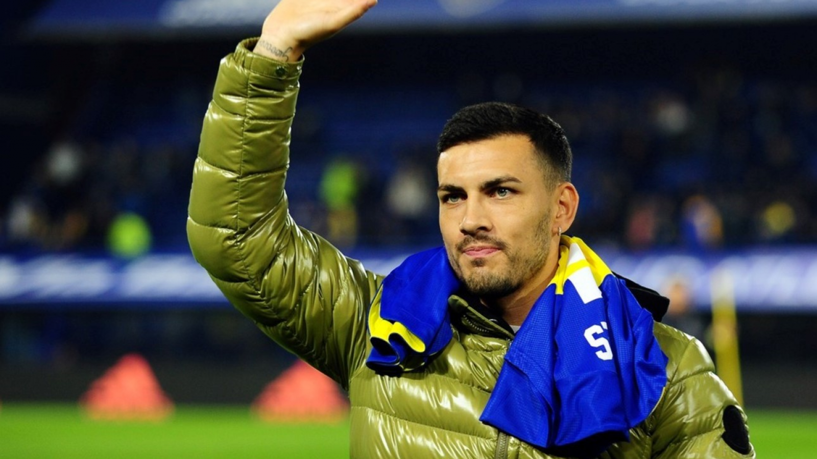 Ante de más de 50.000 hinchas de Boca Paredes celebró su regreso al fútbol argentino