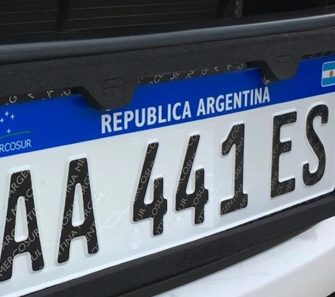 Faltante de patentes en todo el país: la oposición exige respuestas y denuncia la "ineficiencia del Gobierno"