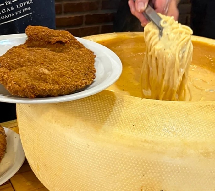 Cacio e Pepe en horma de queso de 45 kg: la receta "viral" de Mar del Plata