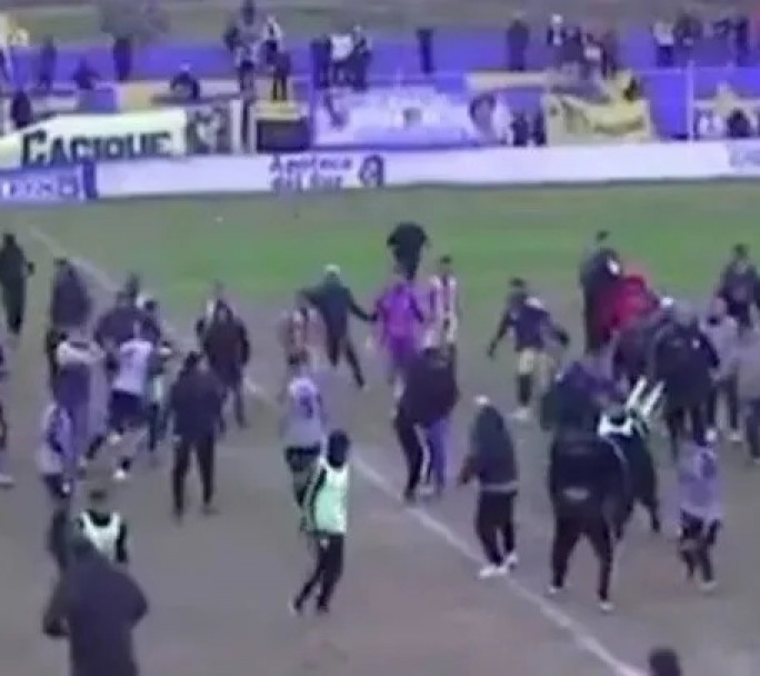 Brutal agresión a Luis Ventura en partido de Primera C: "Nos masacraron"