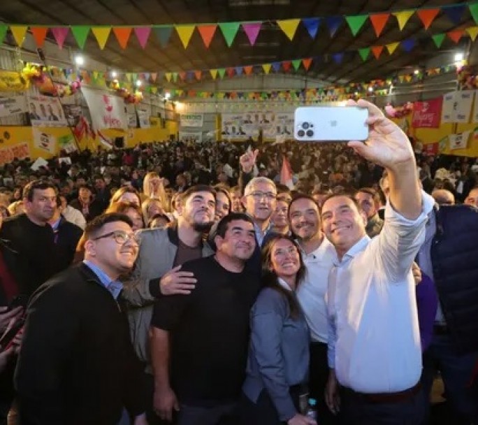 Cuatro candidatos clave disputan la gobernación a un mes de las elecciones