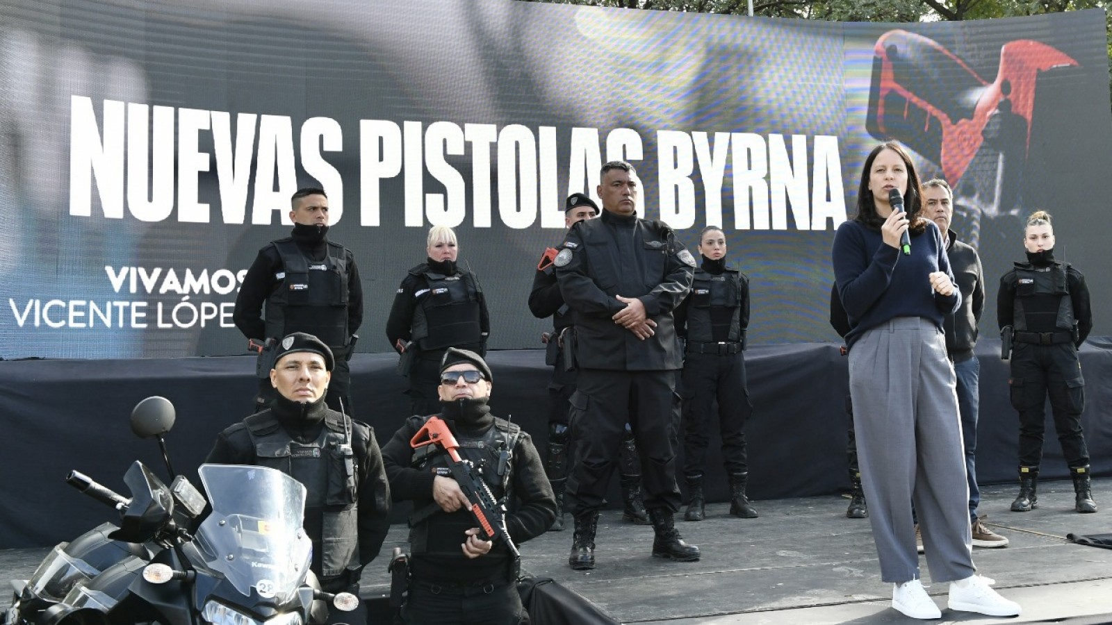 Soledad Martínez presentó las nuevas armas de munición no letal en Vicente López