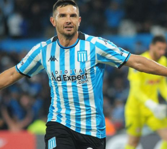 En un cilindro colmado, de la copa Racing derroto a Peñarol por 3 a 1 y paso a 4tos