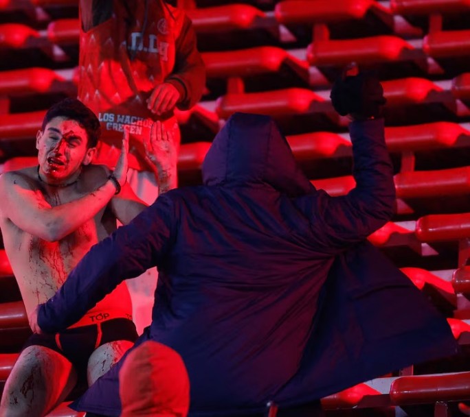 Incidentes graves en Independiente-Universidad de Chile provocan la cancelación del partido