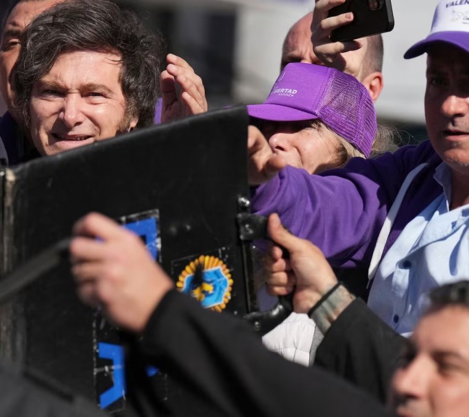 Identifican a tres sospechosos por el ataque a Javier Milei en Lomas de Zamora